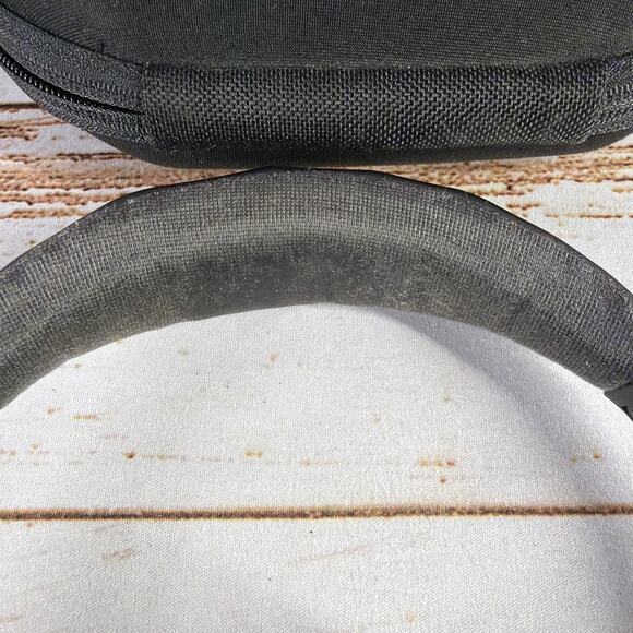 Bose QuietComfort 15 On-Ear Headphones Noise Cancelling Tested - Picture 6 of 7